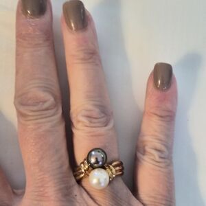 Elegant 14K Gold and Cultured Pearl Ring Sz 6